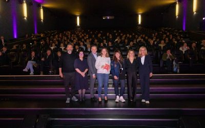 Stadt Wuppertal & KI in der Arbeitswelt: Fast 300 Menschen, eine große Leinwand und eine zentrale Frage: Was müssen wir können, wenn KI immer mehr kann?